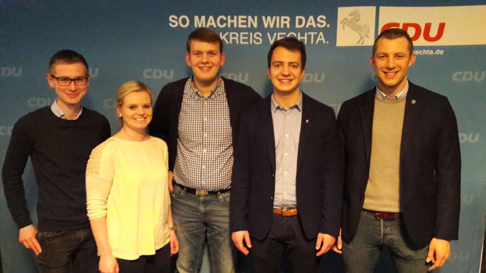 JU-Kreisvorsitzender Matthias Möller (links) freut sich mit (v.l.n.r.) Swantje Weuffen (Beisitzerin), Philipp Albrecht (stellv. CDU-Kreisvorsitzender), Fabio Maier und André Hüttemeyer (beide Beisitzer). 